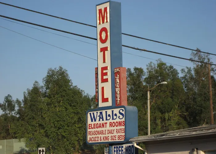 Walls Motel Long Beach